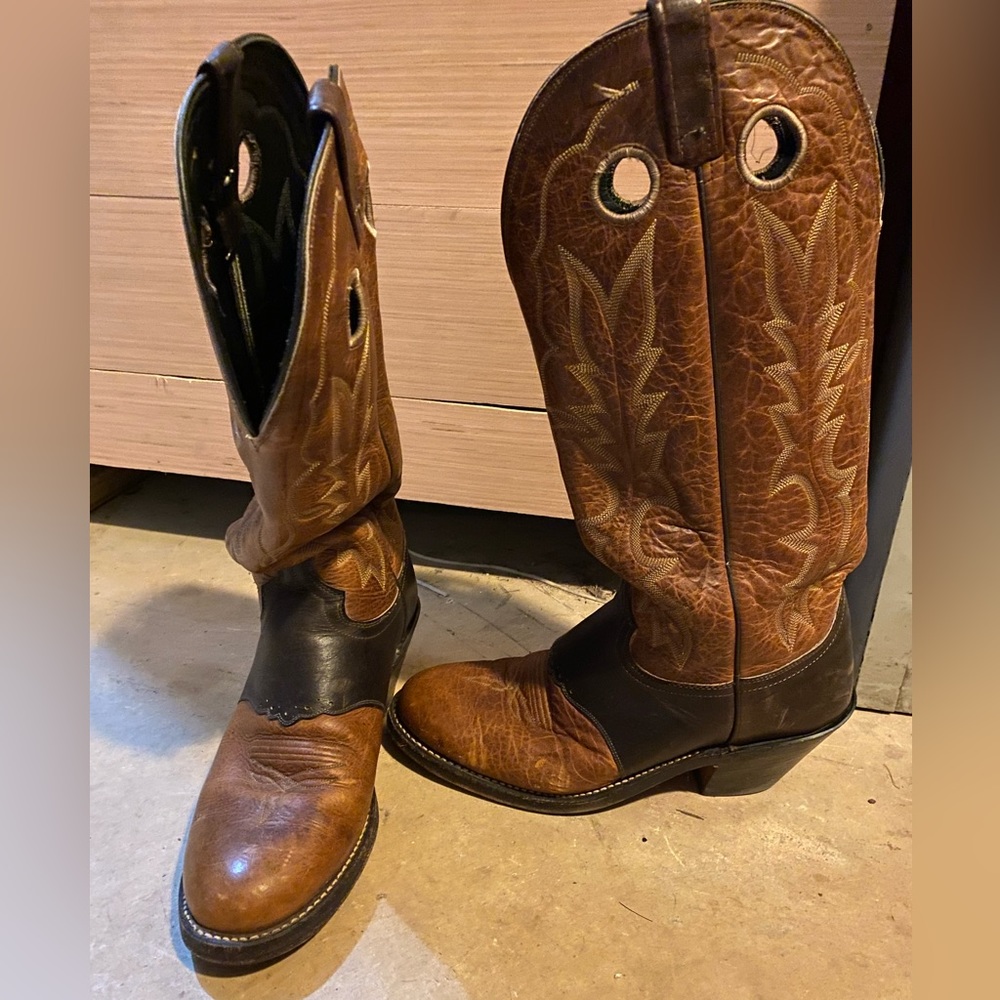 Dan Post size 12 boots. Hardly any wear on heel and sole.